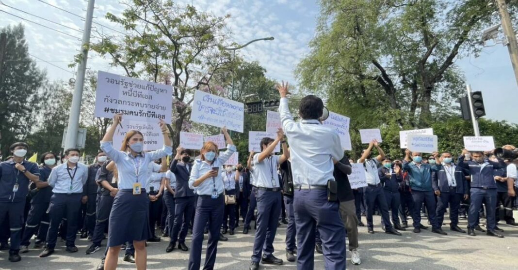 BTS Skytrain Workers in Bangkok Threaten Strike Over Unpaid Debts