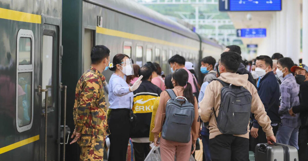 Laos-China Railway Breaks Record, Transporting 10,000 Passengers in One Day