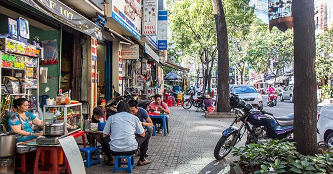 Sidewalk Cleanup Campaign Relaunches in Hanoi