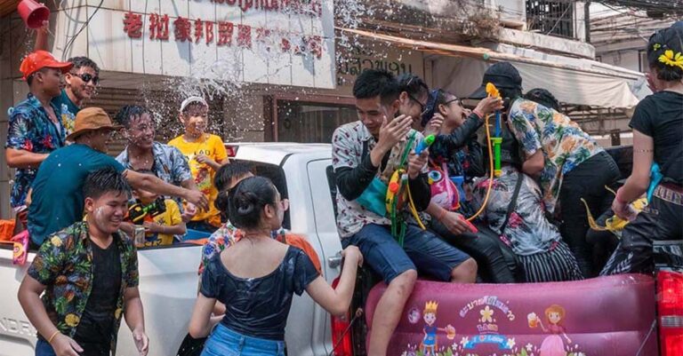 Traffic Police Department Issues Fifteen Rules for Lao New Year Celebrations