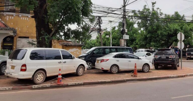 Illegal parking in Vientiane