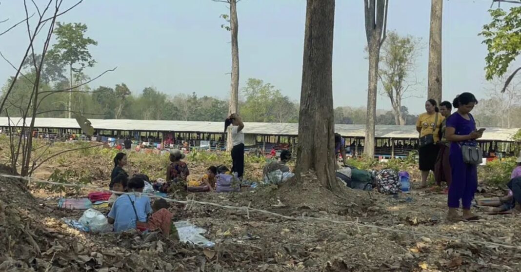 Fighting in Myanmar sends thousands fleeing to Thailand