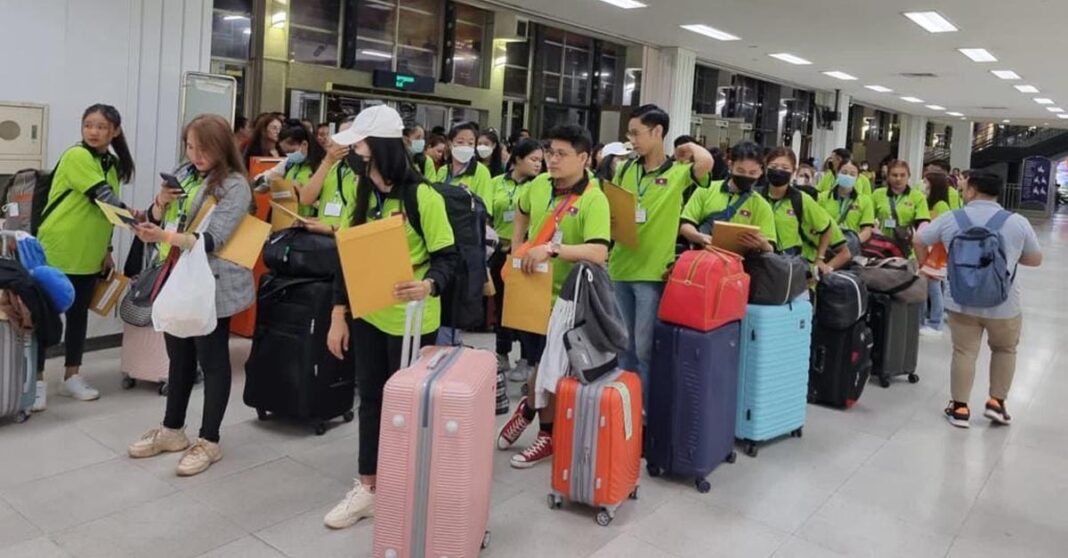 114 Lao Laborers Depart for South Korea for Seasonal Agricultural Work