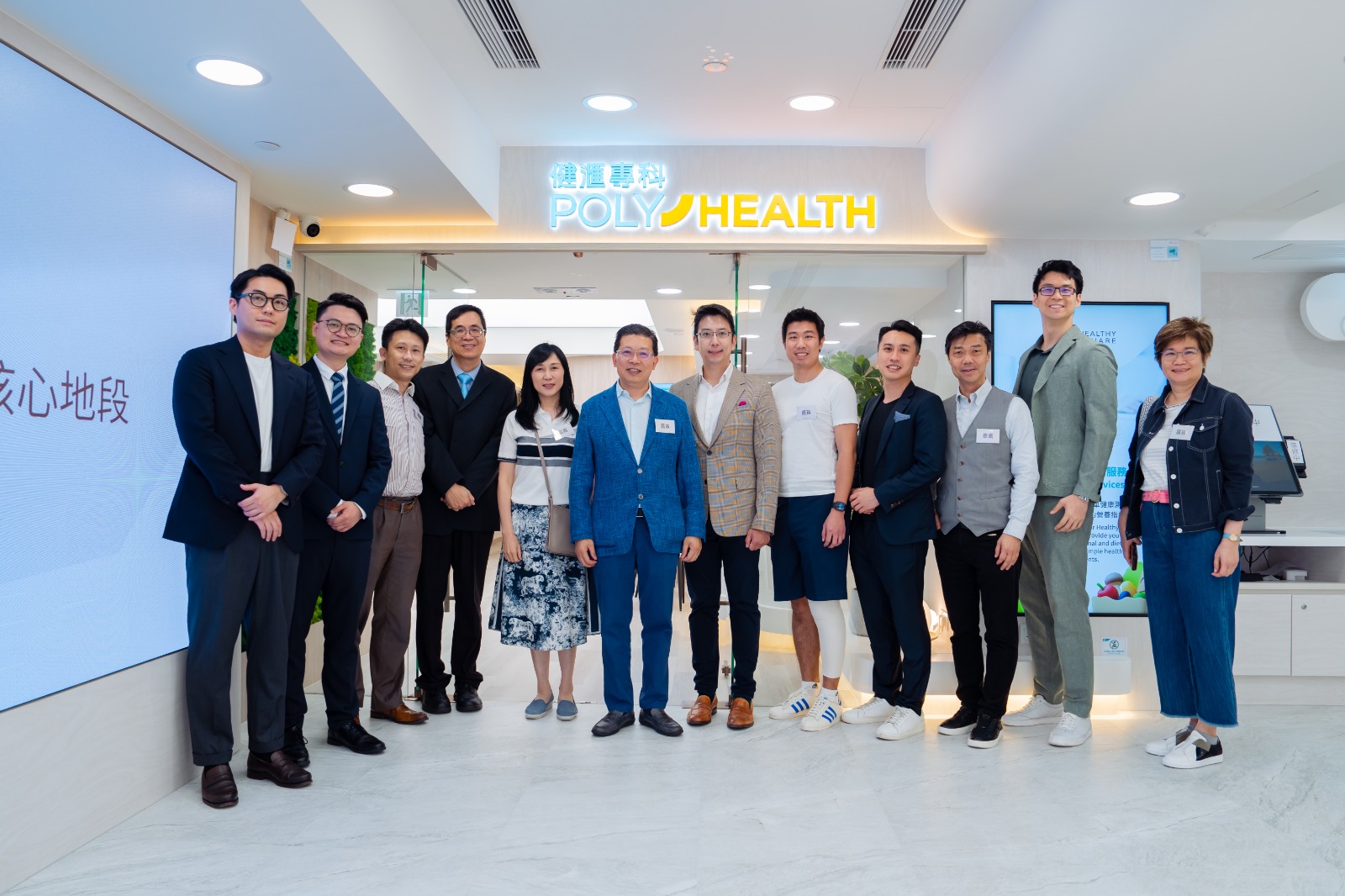 Mr. Chan Kin Ping, BBS, JP, Chairman and Chief Executive Officer of Human Health (from left, 6th) and Vincent Tsang, co-founder and Chief Executive Officer of BioMed (from right, 3rd) joined hands to promote gut microbiome health management at community level.
