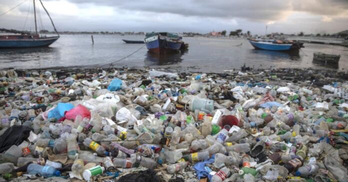 States must join efforts to put human rights at the center to end plastic pollution, UN Human Rights Offices say