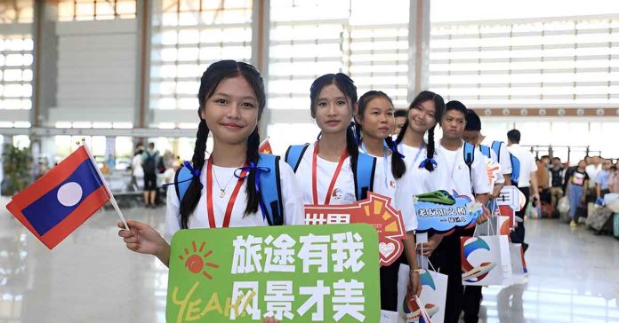 Lao Students Experience Comfort, Technology of Laos-China Railway