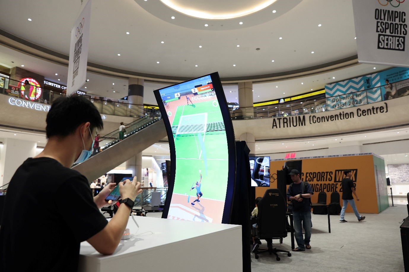 Members of the public were able to try out key esports games with the Samsung Galaxy S23 series smartphone paired with the Odyssey Ark gaming monitor at Free-To-Play zone at Suntec Convention Centre (Credit: International Olympic Committee)