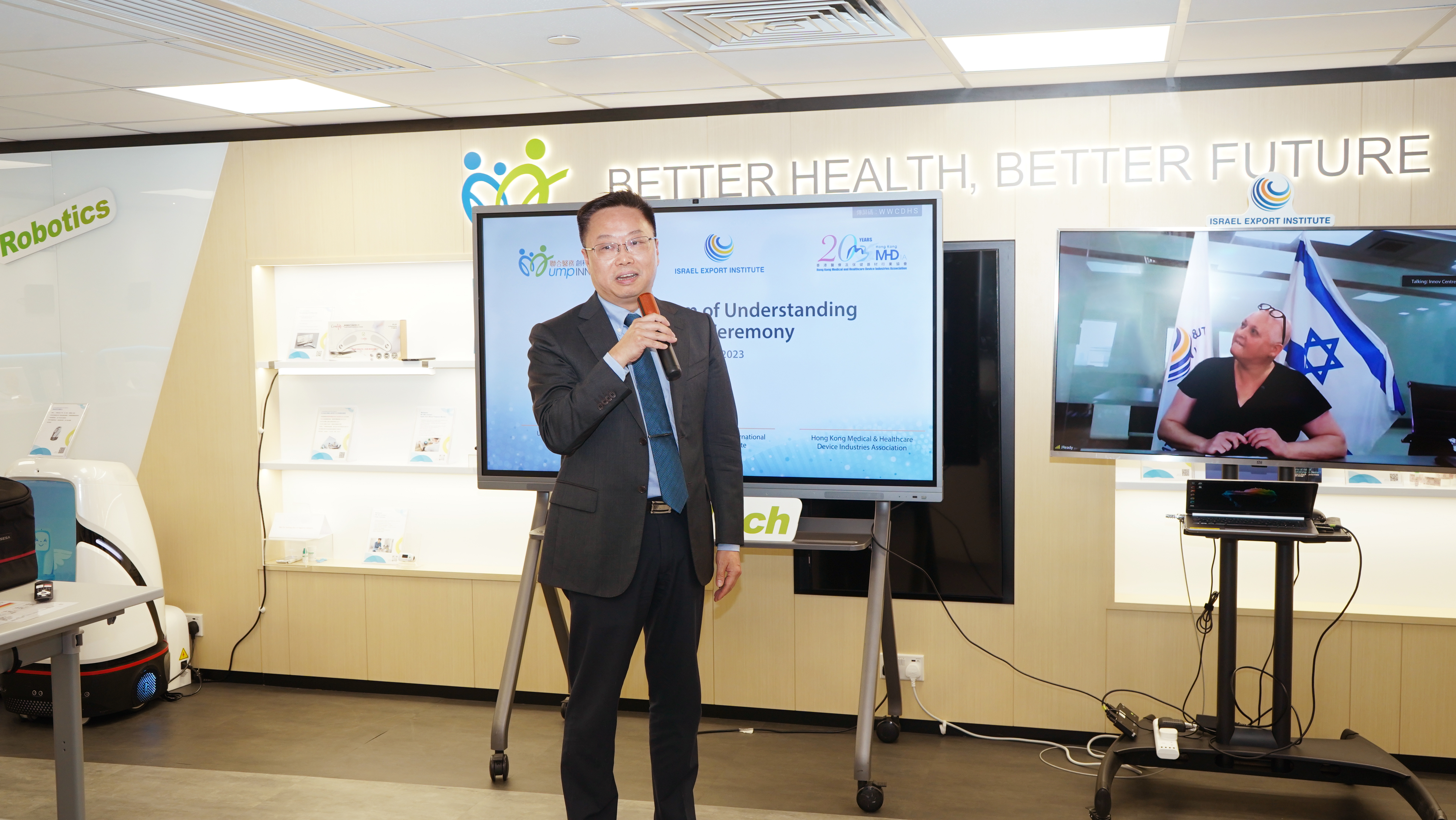 Ronnie LI, Director at UMP Healthcare Innov Centre, delivered his remarks