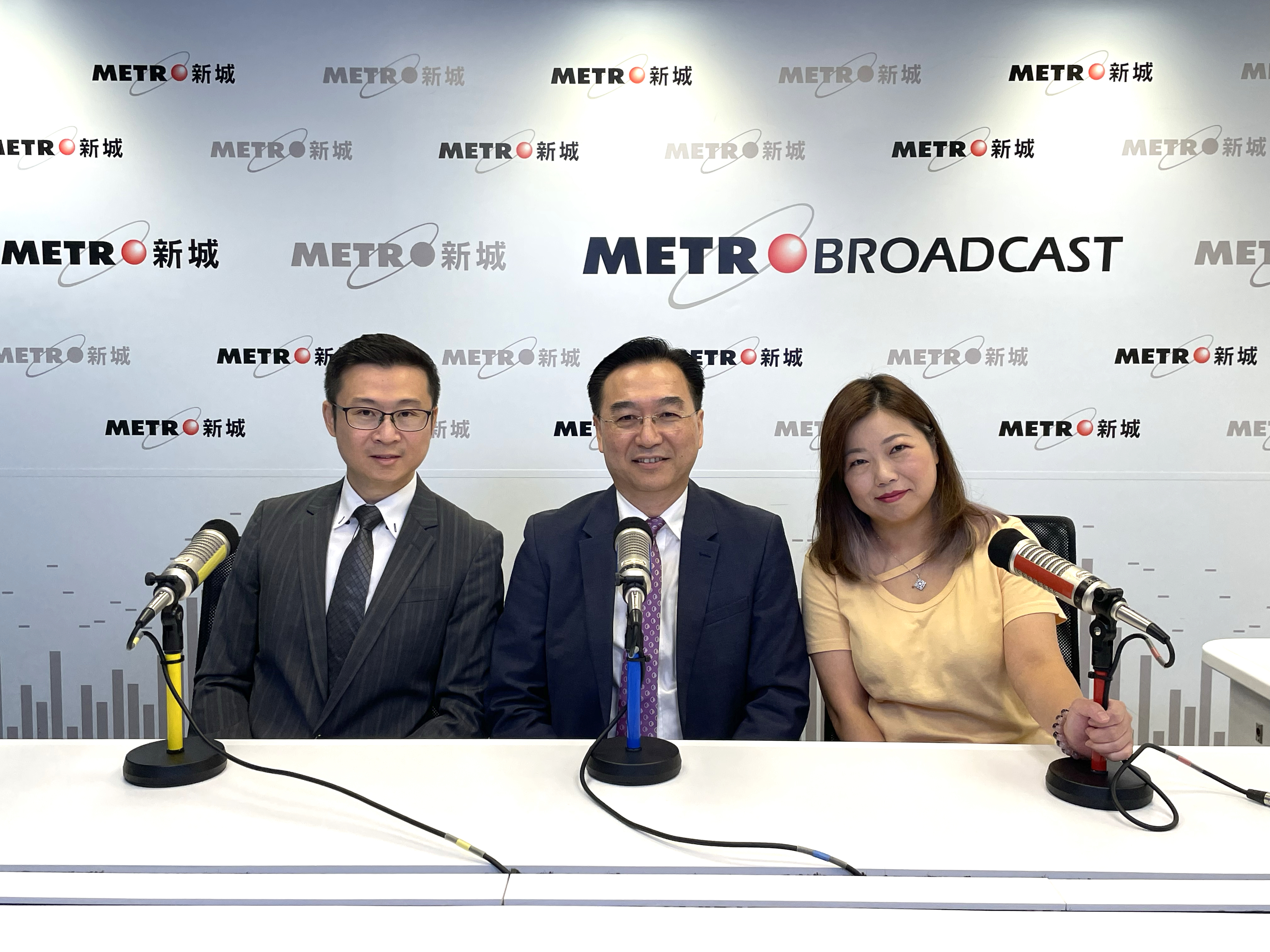 Mr. Romulus Wong, Chairman of the CIHAPB (Chartered Institute of Housing Asian Pacific Branch), and Mr. Edmond Cheung, Deputy Chairman of the CIHAPB, have been invited to participate in a radio interview