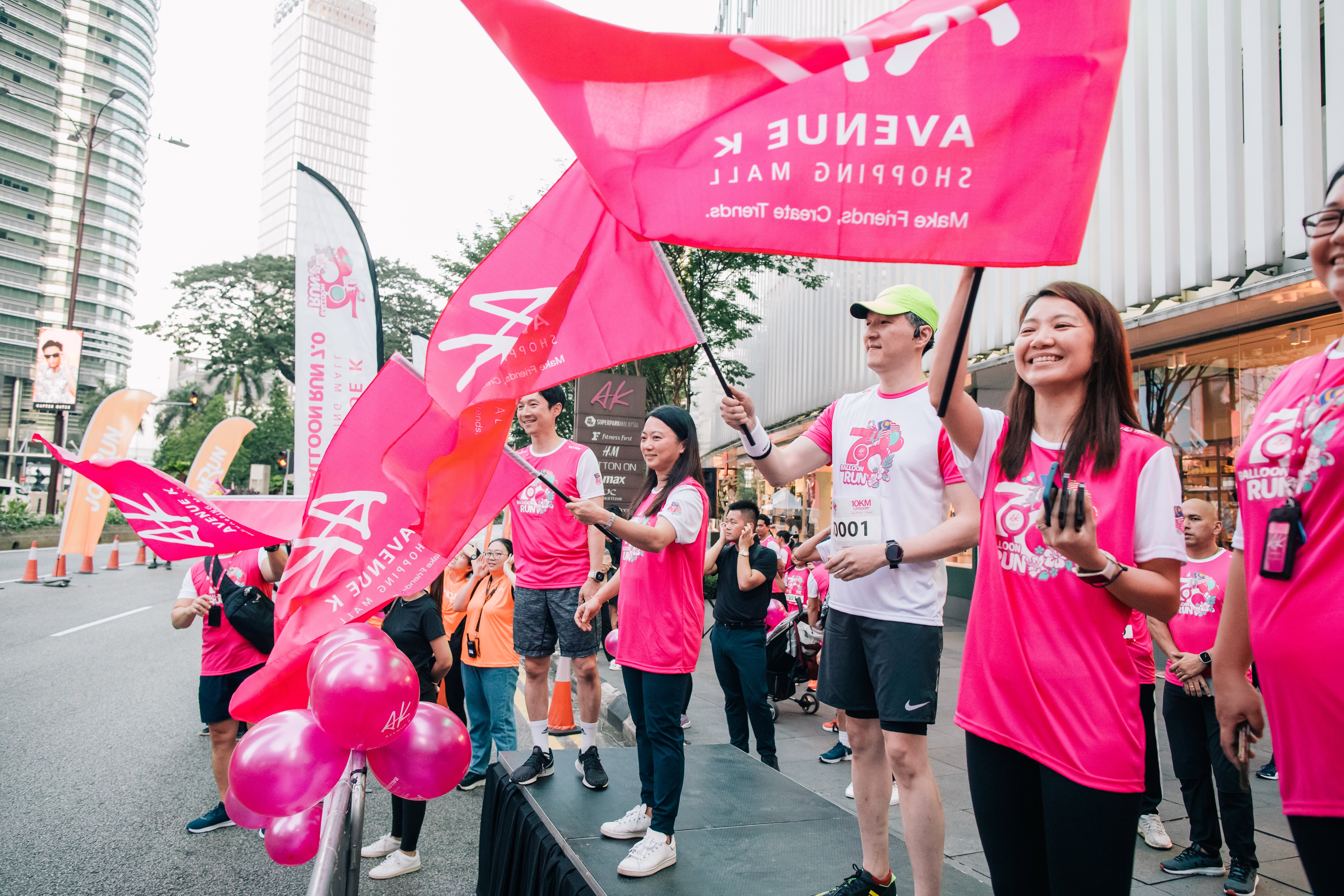 YB Hannah Yeoh, Minister of Youth and Sports Officiates Avenue K Balloon Run 7.0