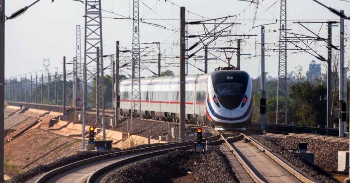 Laos, Malaysia Ink Deal to Enhance Cross-Railway Cooperation