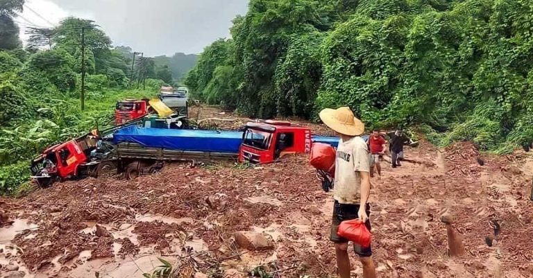 Lao Authorities Help 45 Vietnamese Nationals Stranded During Landslides