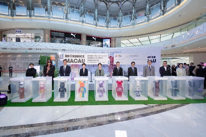 Representatives from Liaison Office of the Central People’s Government in the Macao SAR, the Macao SAR government, senior executives from Galaxy Entertainment Group and Forward Fashion, representatives from BE@RBRICK MACAU and major partners joined together to celebrate the opening of the exhibition Department