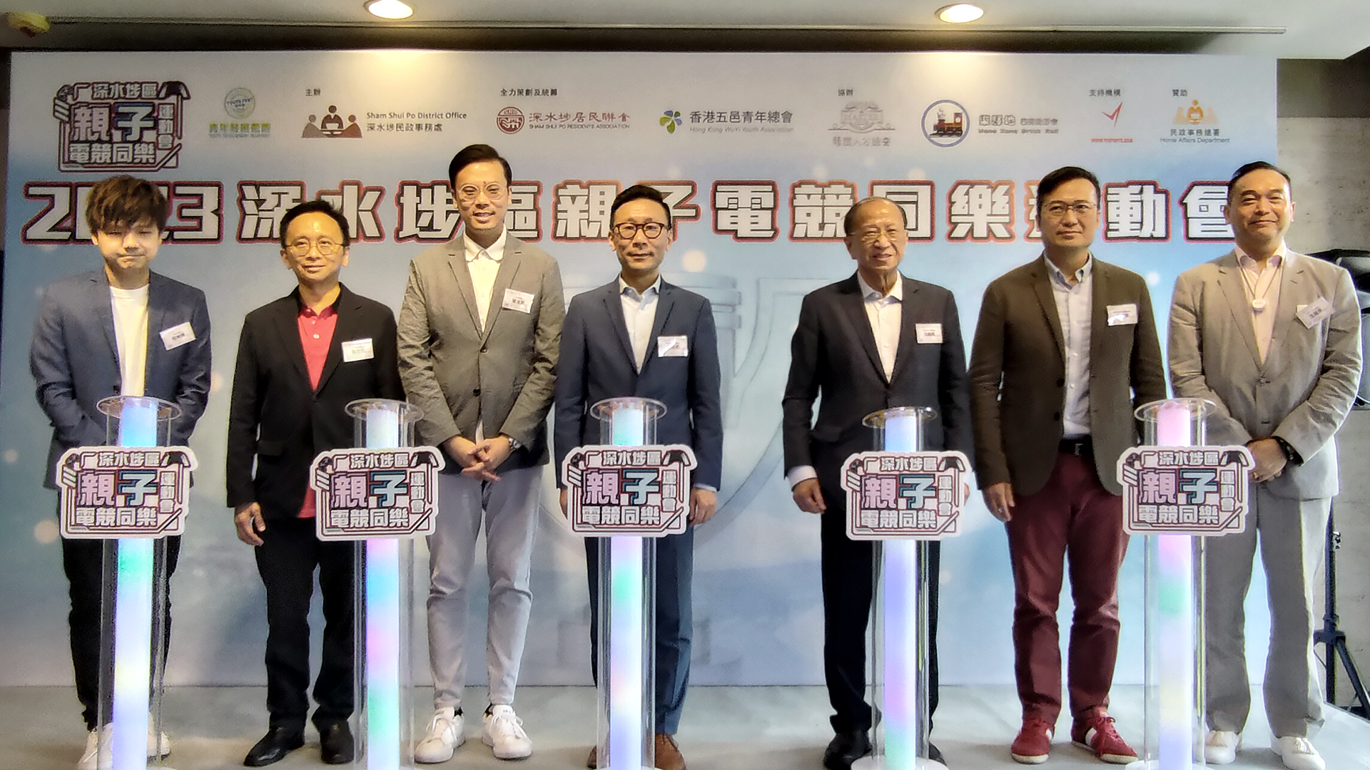 Caption: Kick-off Ceremony with Mr Leung Man Kwong, MH, Legislative Council Member (3rd from left), Mr Pui Kwan-kay, SBS, MH, President of The Football Association of Hong Kong, China (3rd from right), Mr Wong Yan Yin, JP, Sham Shui Po District Officer (4th from left), Mr. Chan Wai Ming, BBS, MH, JP, Chairman of Sham Shui Po Residents Association (2nd from left), Mr. Wong Tat Tung, MH, JP, Founder of Hong Kong WuYi Youth Association(2nd from right), Mr. Timothy Shen, Convener of Yesports Master Club (1st from right), Mr Ho Kwan-chau, Sham Shui Po DC Members and Event Convener (1st from left).