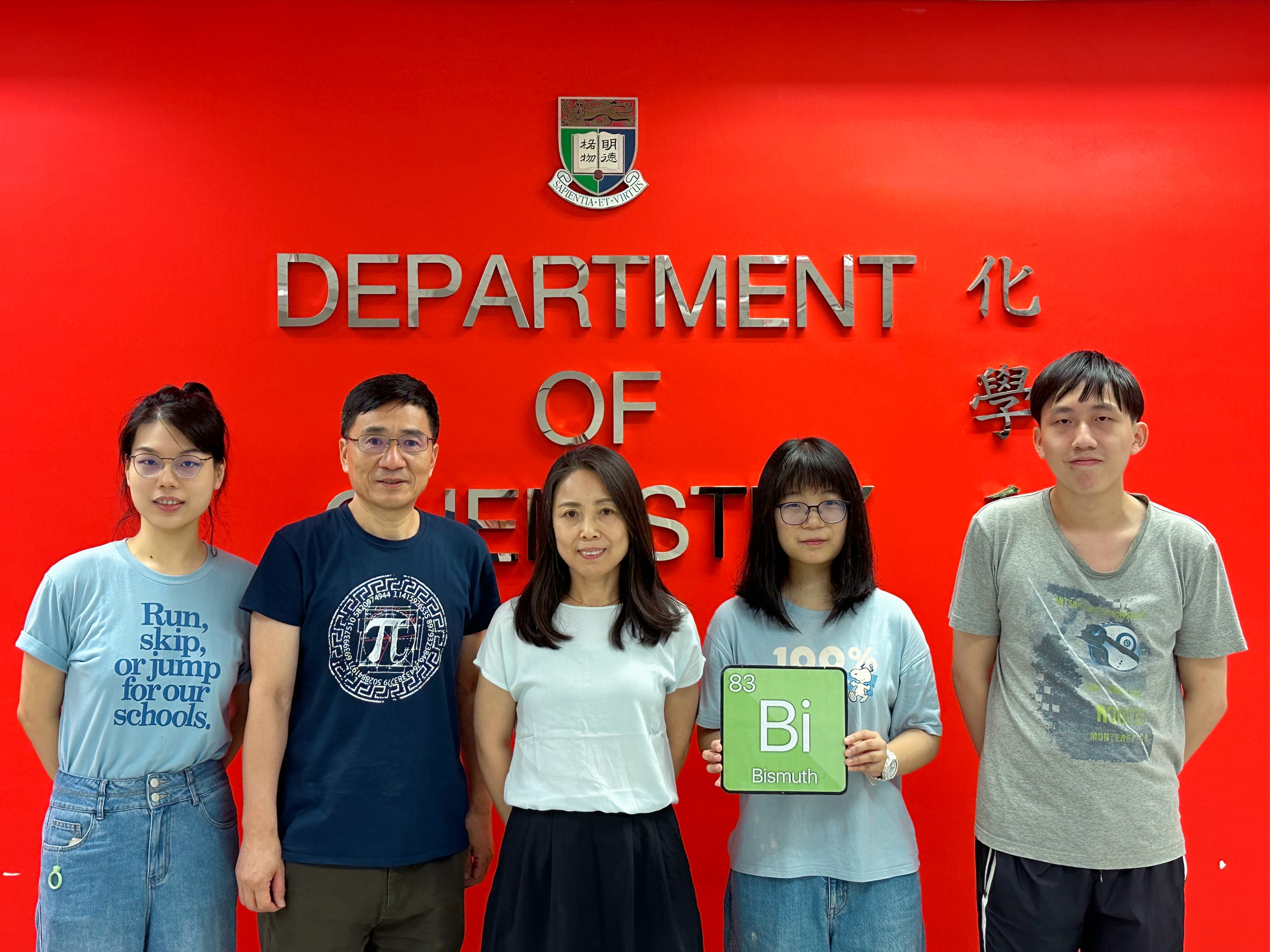 The Research Team of Professor Hongzhe SUN (Second from the left) in the Department of Chemistry, The University of Hong Kong.