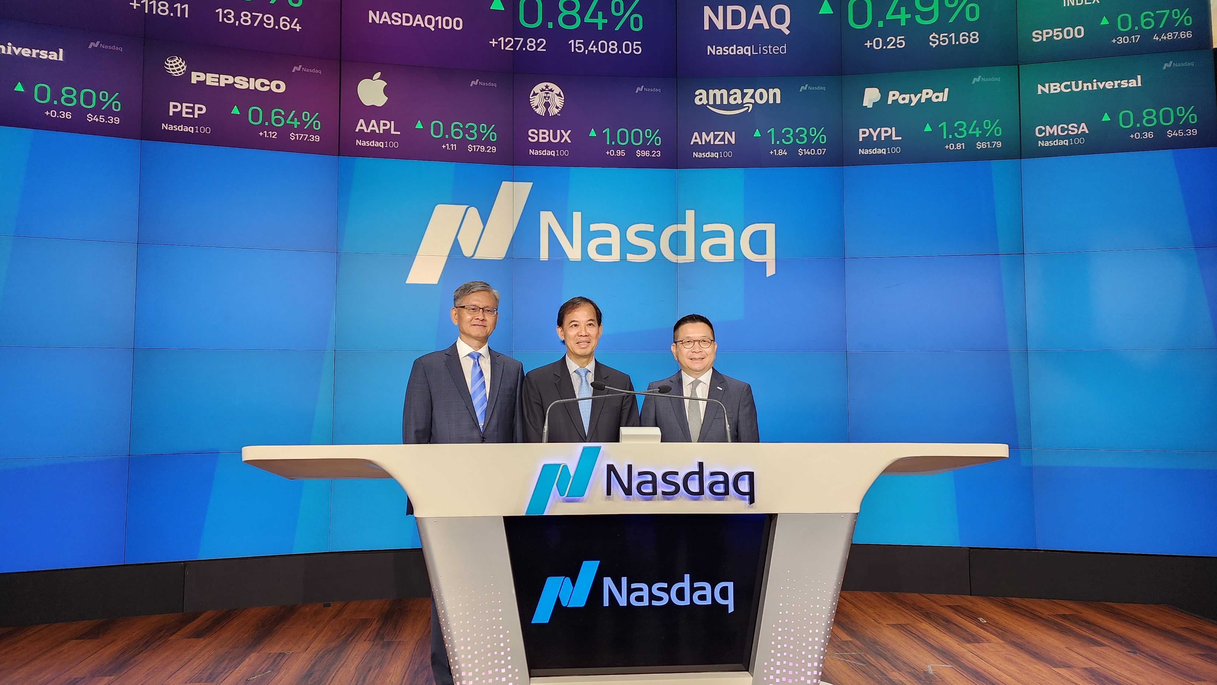 Photo (from left to right): James K.J. Lee, Director-General, Taipei Economic and Cultural Office in New York, Chen-Shan Chang, Director-General of the Securities and Futures Bureau of the Financial Supervisory Commission, and Sherman Lin, Chairman and CEO of the TWSE visited Nasdaq and watched the opening bell ringing ceremony.