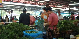 Food Prices Affect Families in Laos Despite Easing Inflation