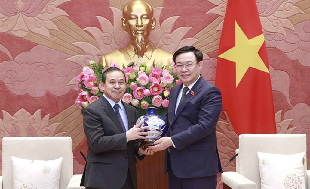 Vietnamese NA Chairman Praises Outgoing Lao Ambassador to Vietnam