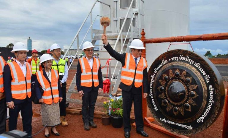 Lao Prime Minister Hits Gong to Inaugurates First Monsoon Wind Power Project Turbine
