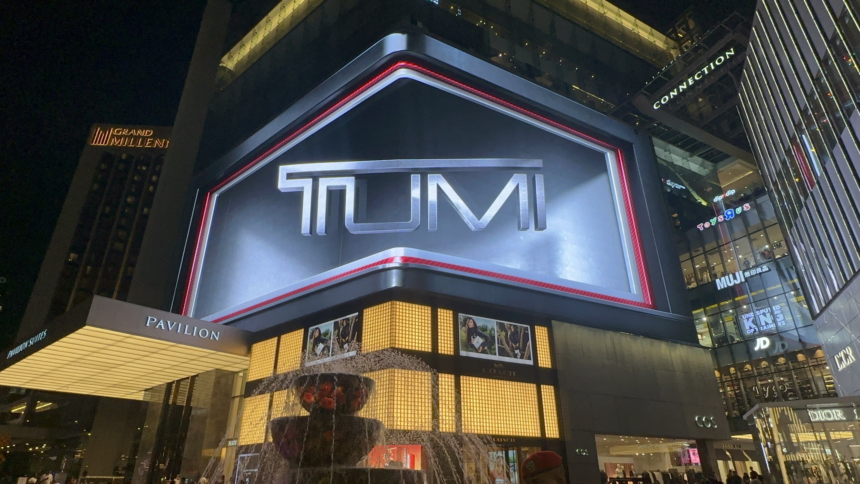 Tumi michigan outlet ave