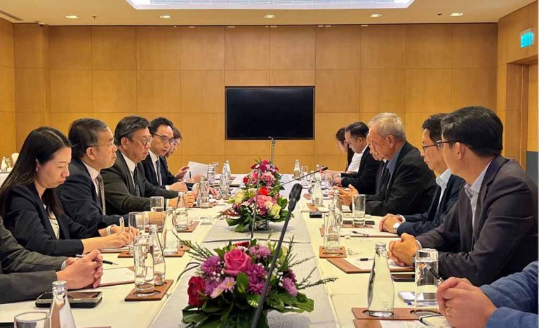 Hong Kong Stands Ready to Cooperate With Laos on Yuan Trading, Green Financing