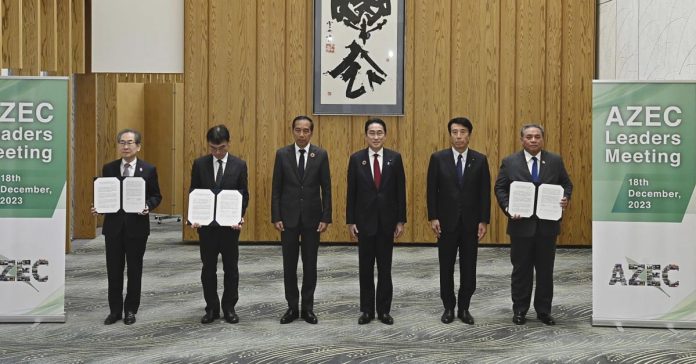 Kishida Says Japan Is Ready to Lead Asia in Achieving Decarbonization and Energy Security Kishida Says Japan Is Ready to Lead Asia in Achieving Decarbonization and Energy Security
