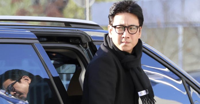 Actor Lee Sun-kyun gets off a car upon his arrival at the Incheon Metropolitan Police in Incheon, South Korea, Saturday, Dec. 23, 2023. Lee of the Oscar-winning movie "Parasite" has been found unconscious, South Korean police said Wednesday, Dec. 27. Police officers discovered an unconscious Lee at an unidentified Seoul location on Wednesday but gave no further details, police said. (Son Hyun-kyu/Yonhap via AP) Actor Lee Sun-kyun gets off a car upon his arrival at the Incheon Metropolitan Police in Incheon, South Korea, Saturday, Dec. 23, 2023. Lee of the Oscar-winning movie "Parasite" has been found unconscious, South Korean police said Wednesday, Dec. 27. Police officers discovered an unconscious Lee at an unidentified Seoul location on Wednesday but gave no further details, police said. (Son Hyun-kyu/Yonhap via AP)