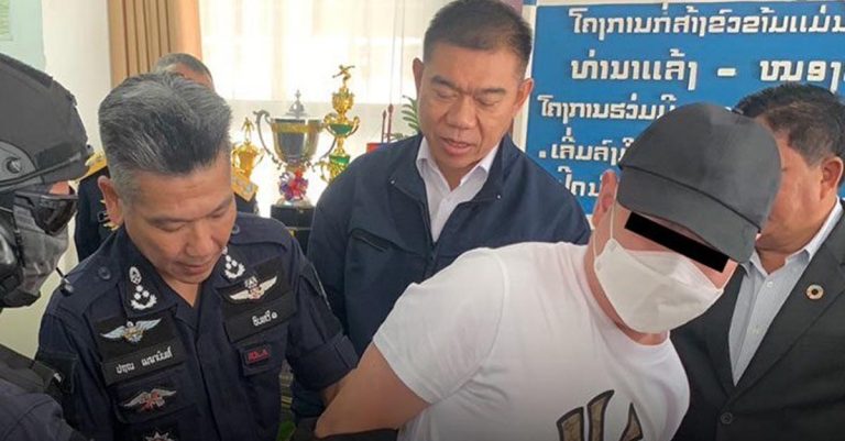 Lao and Thailand police apprehending the Malaysian drug lord (photo: Matichon)