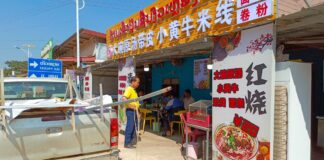 Bokeo Province Department Takes Down Illegal Signs in Chinese, Lao to Uphold Regulations