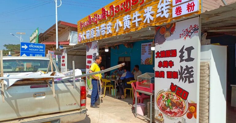 Bokeo Province Department Takes Down Illegal Signs in Chinese, Lao to Uphold Regulations