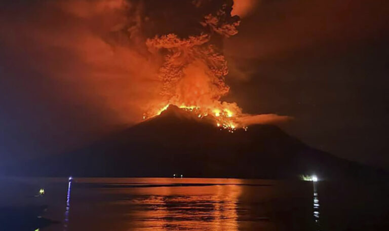 Indonesians Leave Homes Near Erupting Volcano, Airport Closes Due to Ash Danger