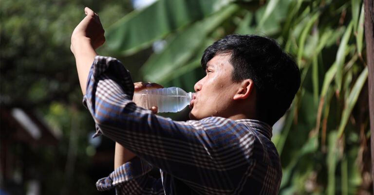 Rising Heat Wave Grips Southeast Asia, Forcing School Closures, Health Warnings