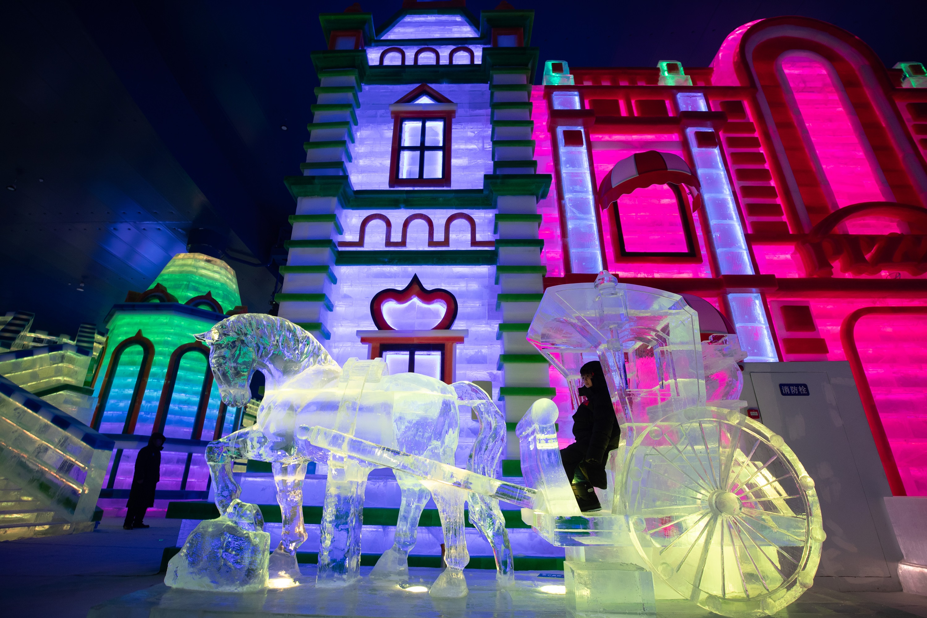 Harbin Completes the World's Largest Indoor Ice and Snow Theme Park.