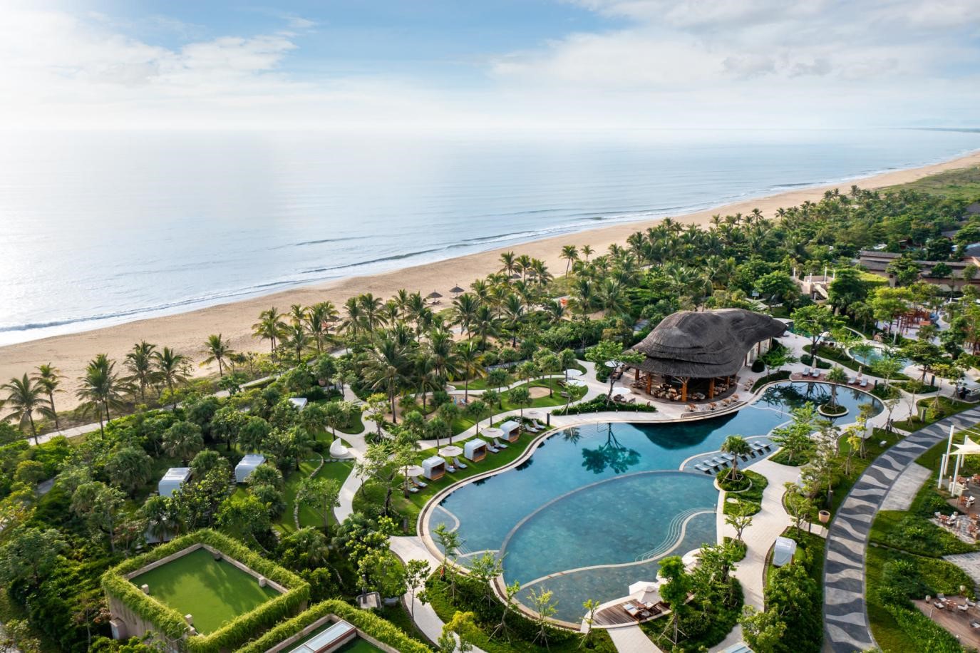 Nestled directly on the stunning central coast, New World Hoiana Beach Resort is Vietnam’s pre-eminent integrated luxury resort