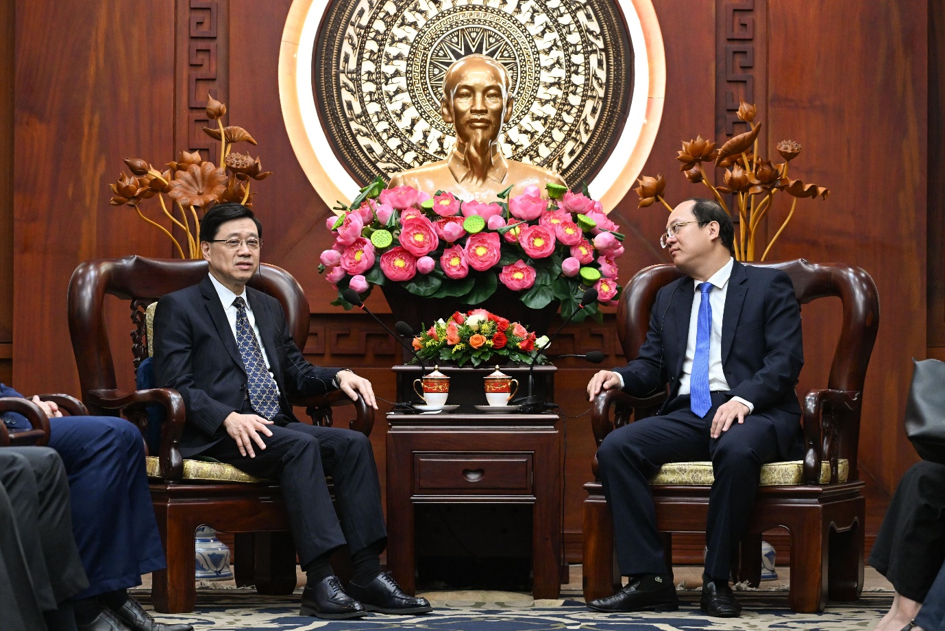 Hong Kong's Chief Executive Mr John Lee (left) meets with the Deputy Secretary of the Ho Chi Minh City Party Committee, Mr Nguyen Ho Hai (right).