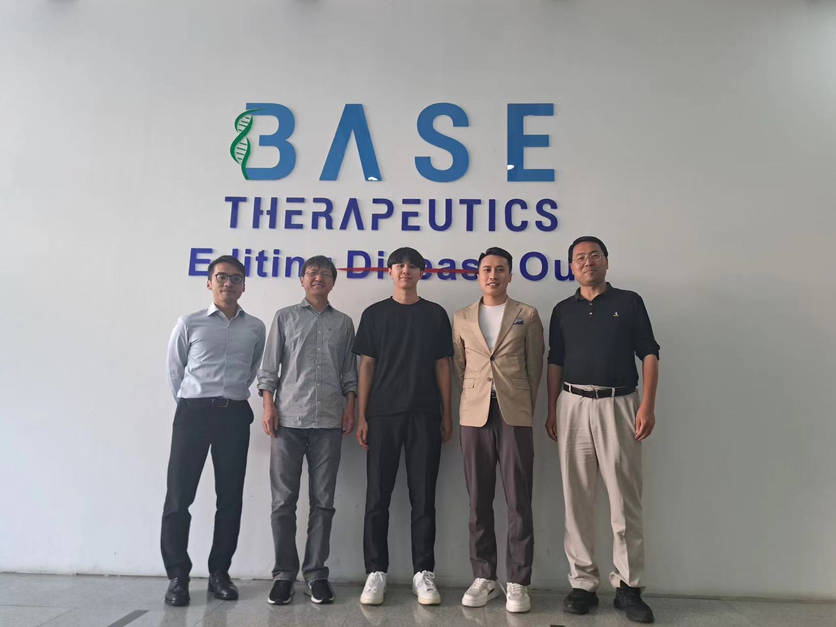 (Visiting Base Therapeutics’ Laboratory in Shanghai. From left to right: Mr Jimmy Ng, Investment Director of Gobi Partners GBA, Prof. Xingxu Huang, co-founder and Chief Scientific Advisor of Base Therapeutics, Mr Thomas Tang, Analyst of Gobi Partners GBA, Mr Fred Li, Senior Executive Director of Gobi Partners GBA and , Dr Tianhong Xu, founder and CEO of Base Therapeutics)