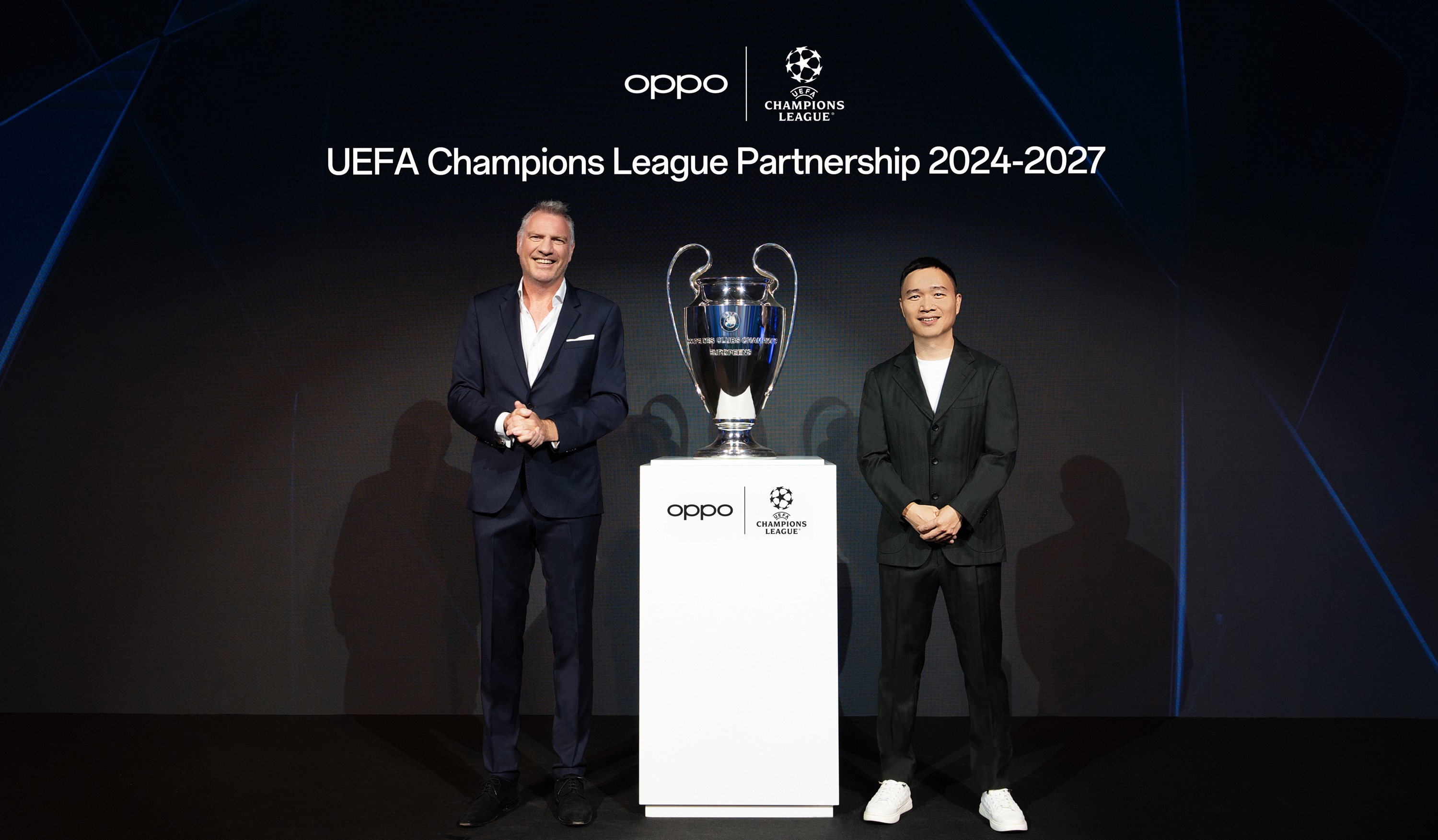 Group Photo of OPPO and UEFA Representatives