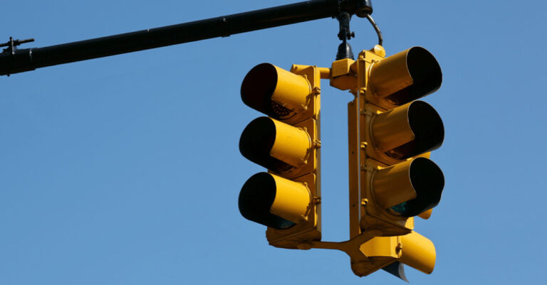 Broken Traffic Lights Continue to Plague Vientiane