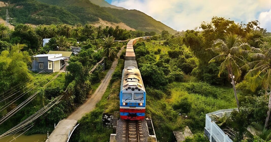 Lao, Vietnamese Leaders Advance Plans for Rail, Road Connections