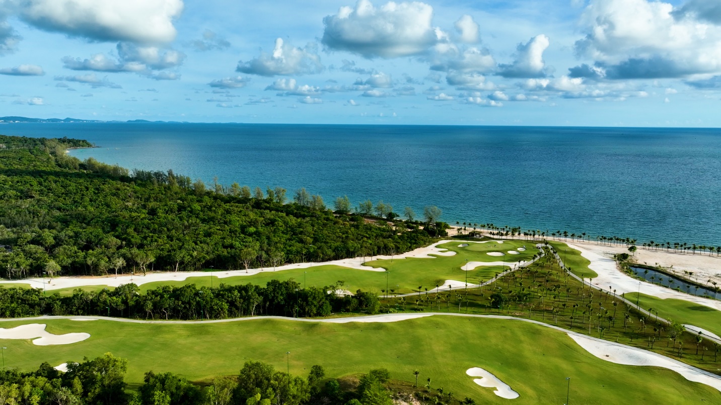 Eschuri Vung Bau Golf is considered one of Vietnam's most ideally located courses, taking golfers on a journey from the forest to the sea.