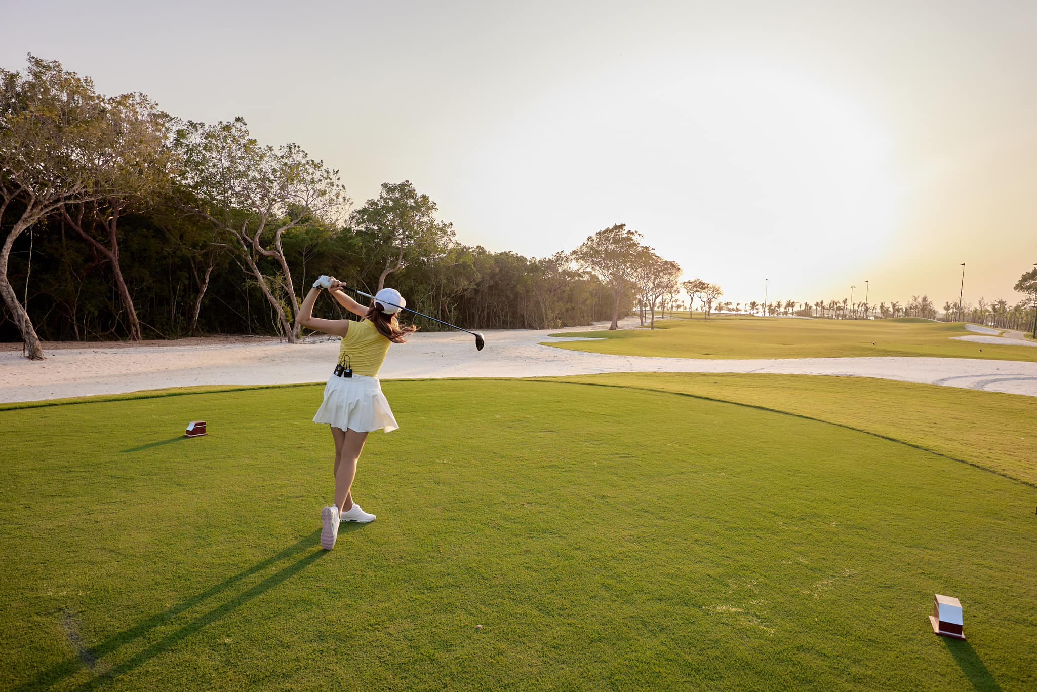 Eschuri Vung Bau Golf offers golfers a luxurious experience with sunset views.