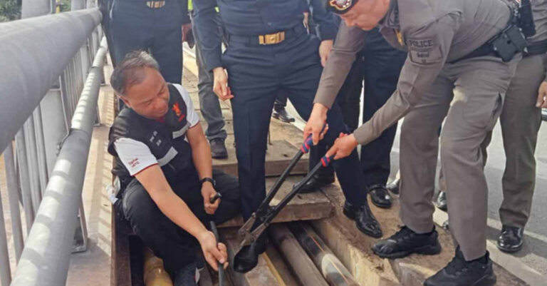 Thai Authorities Cut Illegal Internet Cables Across Thai-Lao Border