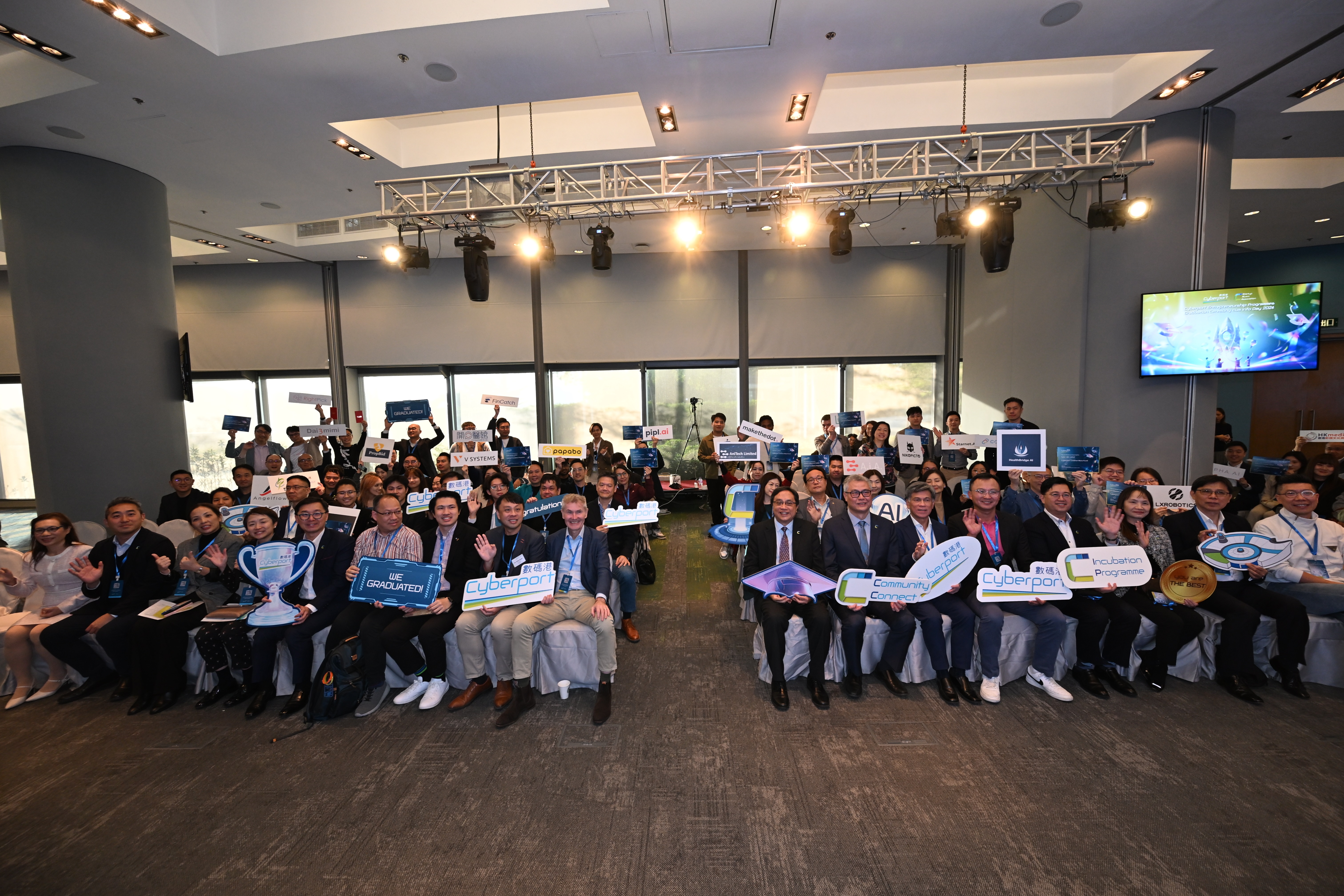 Cyberport hosted “Cyberport Entrepreneurship Programme Graduation Ceremony and Info Day 2024”. The event celebrated the graduation of 190 start-ups from the Cyberport Incubation Programme (CIP) and the Cyberport Creative Micro Fund (CCMF).