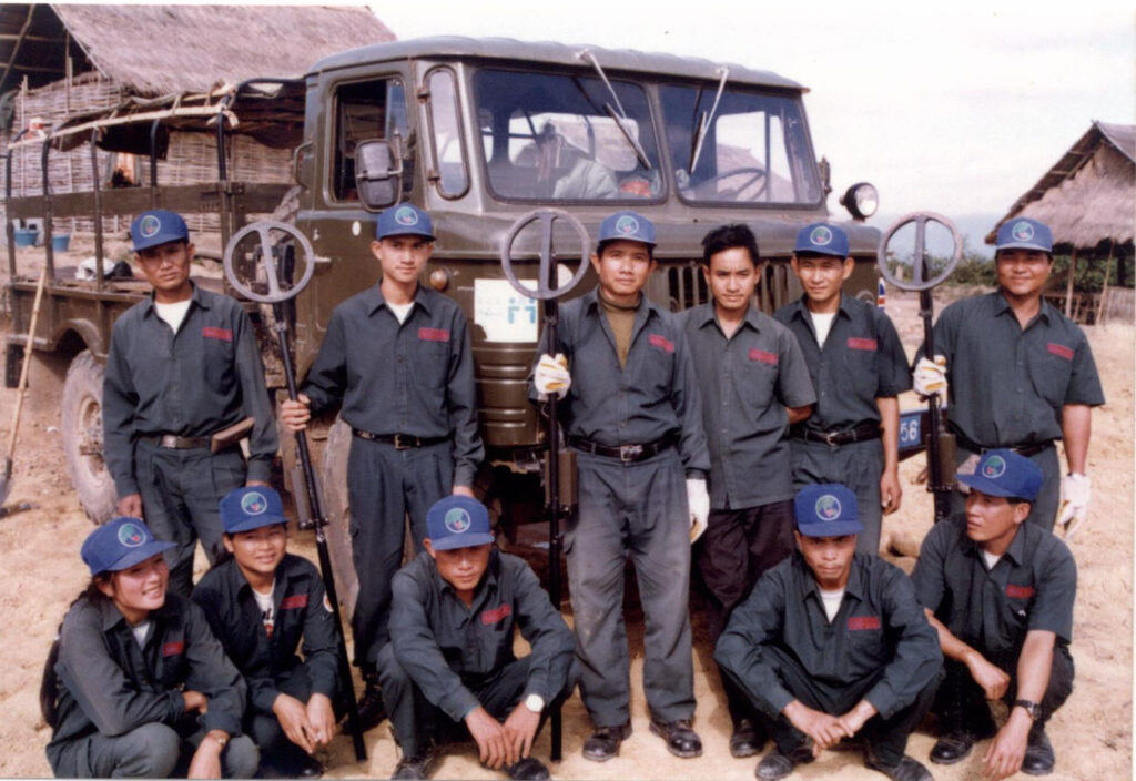 One of MAG Laos’s first clearance teams formed in 1994 in collaboration with the Mennonite Central Committee and the Lao government. ©MAG