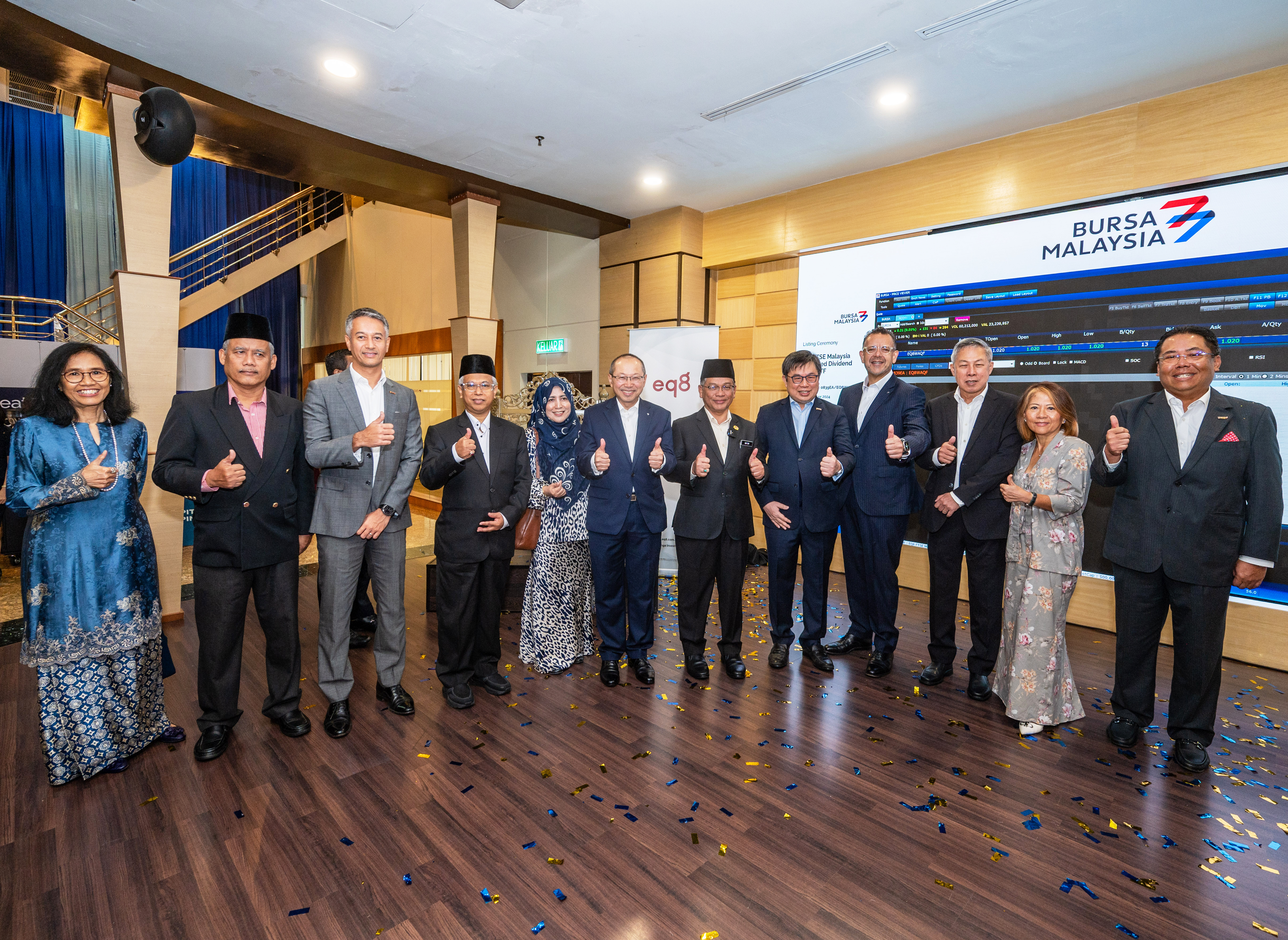 Sixth from left to right: Tan Sri Abdul Wahid Omar, Chairman of Bursa Malaysia; Yang Berhormat Senator Dato' Setia Dr. Haji Mohd Na'im bin Haji Mokhtar, Minister of Religious Affairs, Prime Minister's Office and Chairman of Yayasan Waqaf Malaysia; Datuk Chay Wai Leong, Group Managing Director of Kenanga Investment Bank Berhad; Datuk Muhamad Umar Swift, Chief Executive Officer of Bursa Malaysia; Mr. Steven Choy Khai Choon, Chairman/ Non-Independent Non-Executive Director of Kenanga Investors Berhad; and first from right: Datuk Wira Ismitz Matthew De Alwis, Executive Director/ Chief Executive Officer of Kenanga Investors Berhad at the launch of the world’s first Waqf-featured Exchange-Traded Fund, the Eq8 FTSE Malaysia Enhanced Dividend Waqf