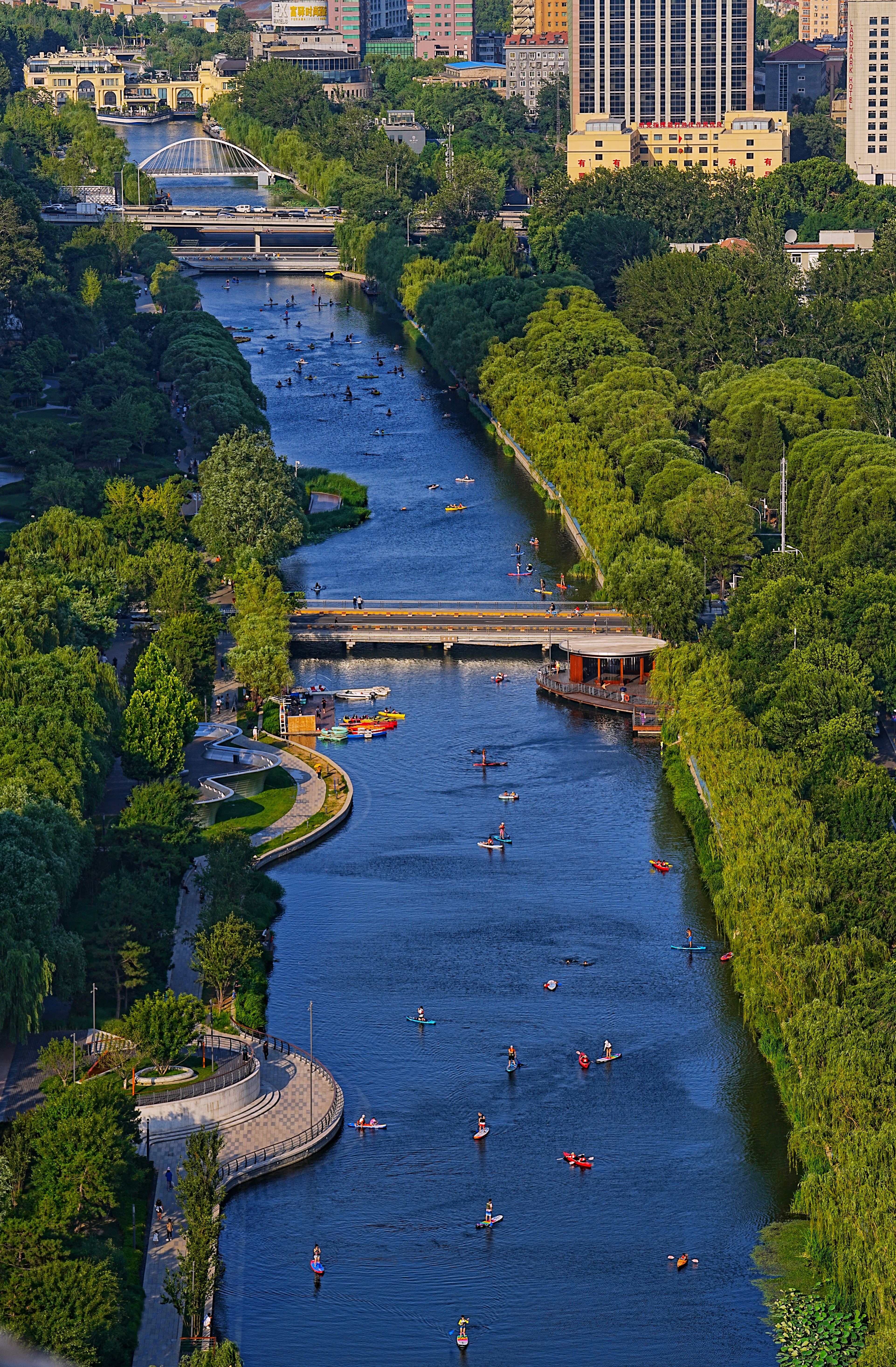 Chaoyang District of Beijing is dedicated to establishing a world-class "Two Rivers, One Belt" waterfront economic zone.