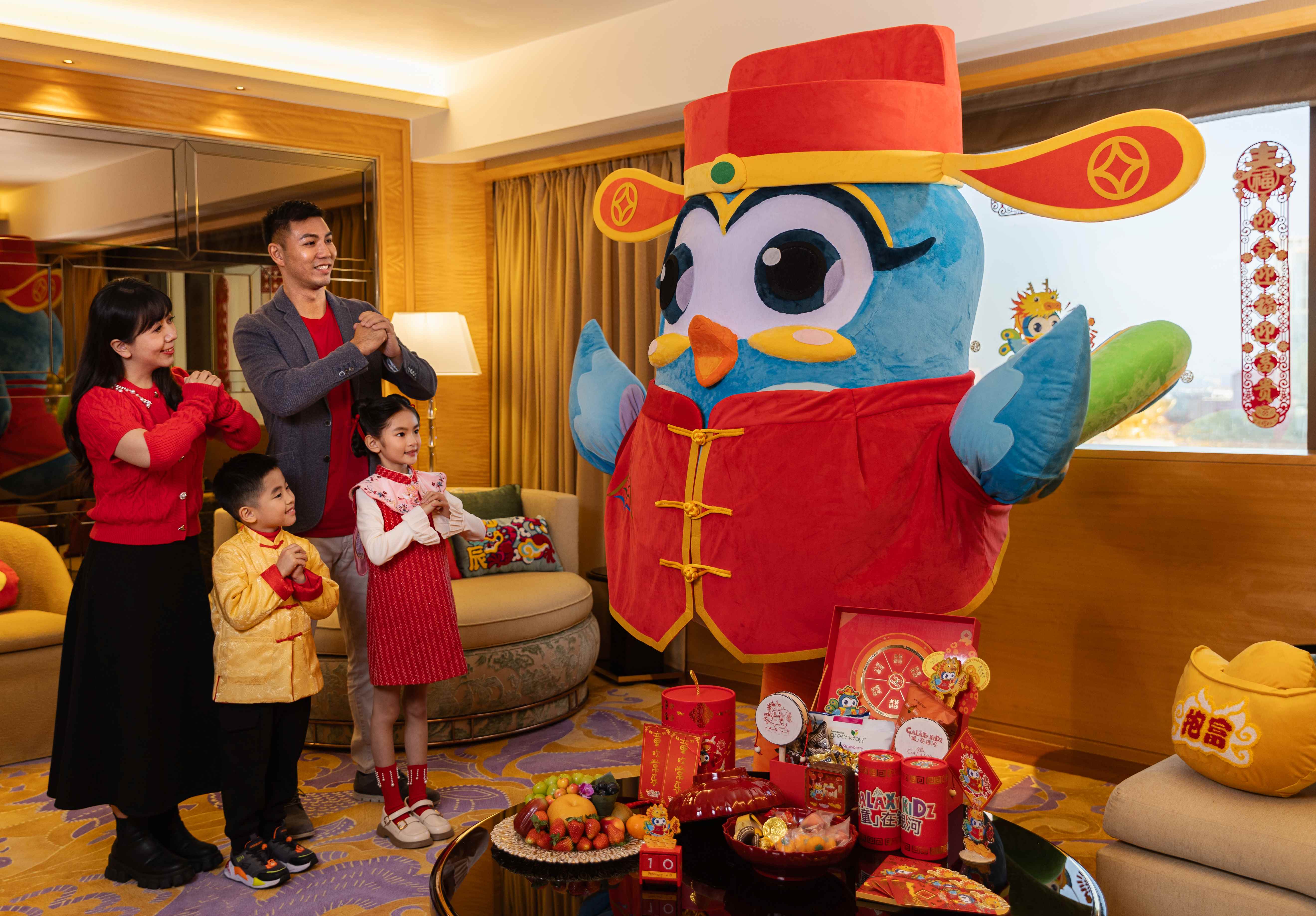 Wavey, the peacock mascot, dressed as the God of Fortune, brings exclusive New Year surprises for the little ones at Galaxy Macau.