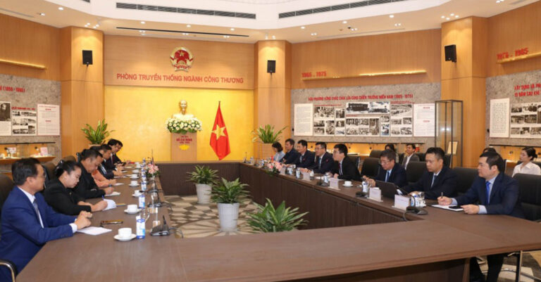 Vietnam, Laos Promote Trade, Industrial, Energy Cooperation