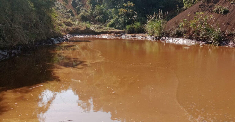 Houaphanh’s Nam Xang River Turns Red Due to Iron Ore Wastewater Discharge