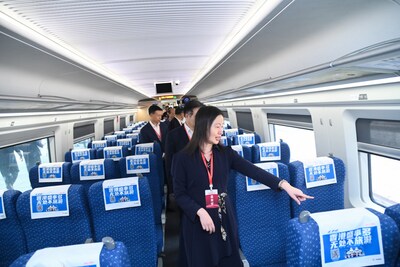 GDETO holds a launch ceremony for the "Hong Kong Mega Events High Speed Rails" at the Guangzhoudong Railway Station today (Feb 28). Photo shows the officiating guests touring on the high speed rail.